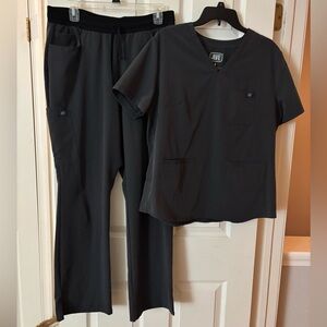 Medline Ave Womens Scrubs 3 Pocket Top and 4 Pocket Pants in Charcoal Size L